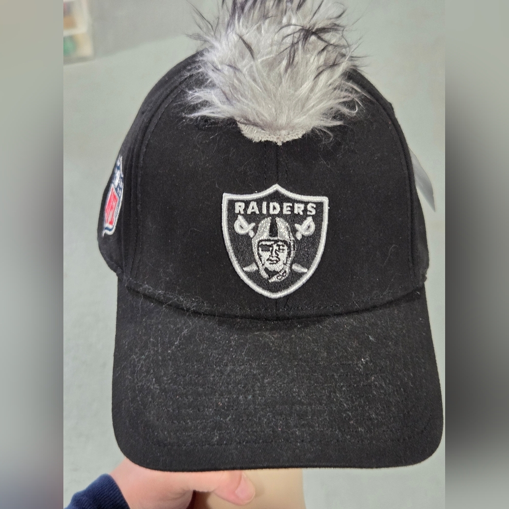 New NFL Oakland Raiders Spike Mohawk Flair Grey Hair Flex Fit Hat